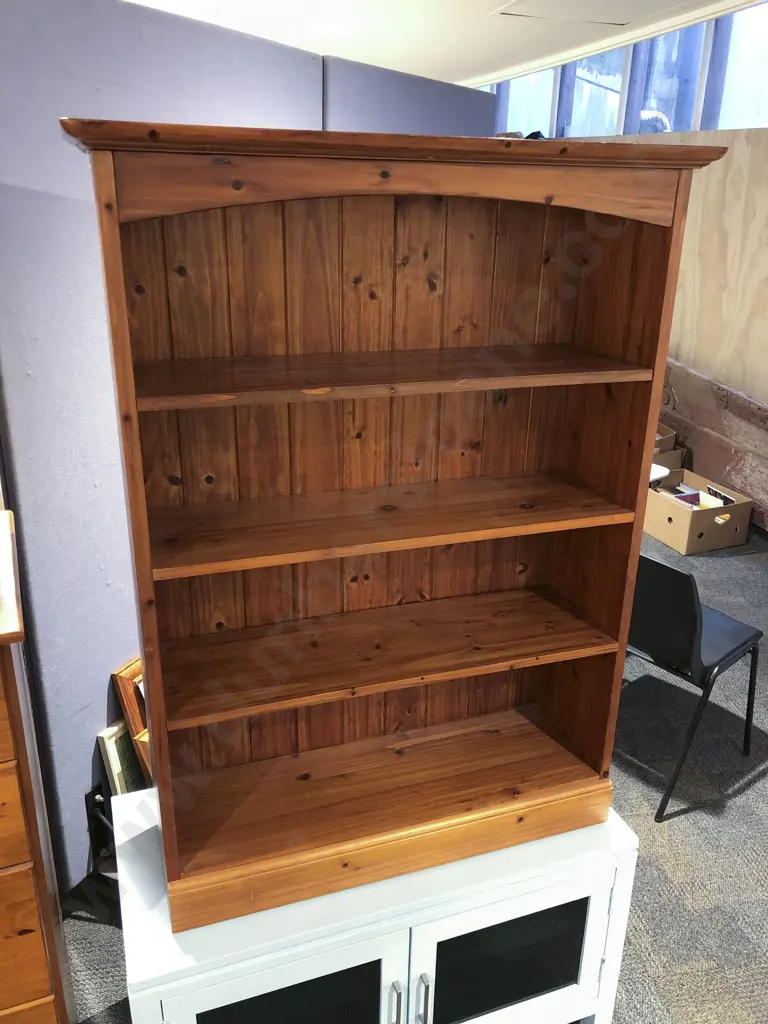 Rimu Bookcase Image 1++