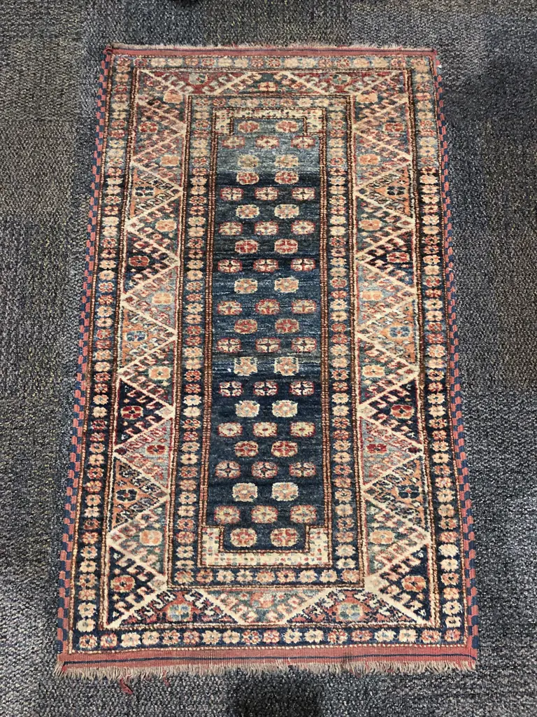 Small Persian Floor Rug Image 1++