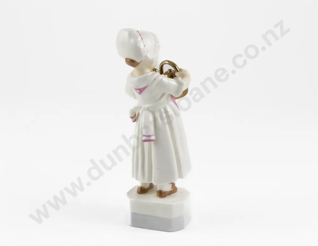 Royal Worcester Figure "Polly put the kettle on" Image 1++