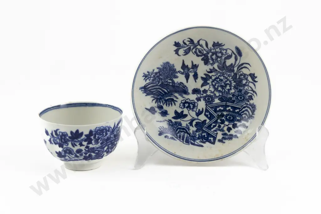 Late C18th First Period Worcester Tea Bowl and Near Matched Saucer Image 1++