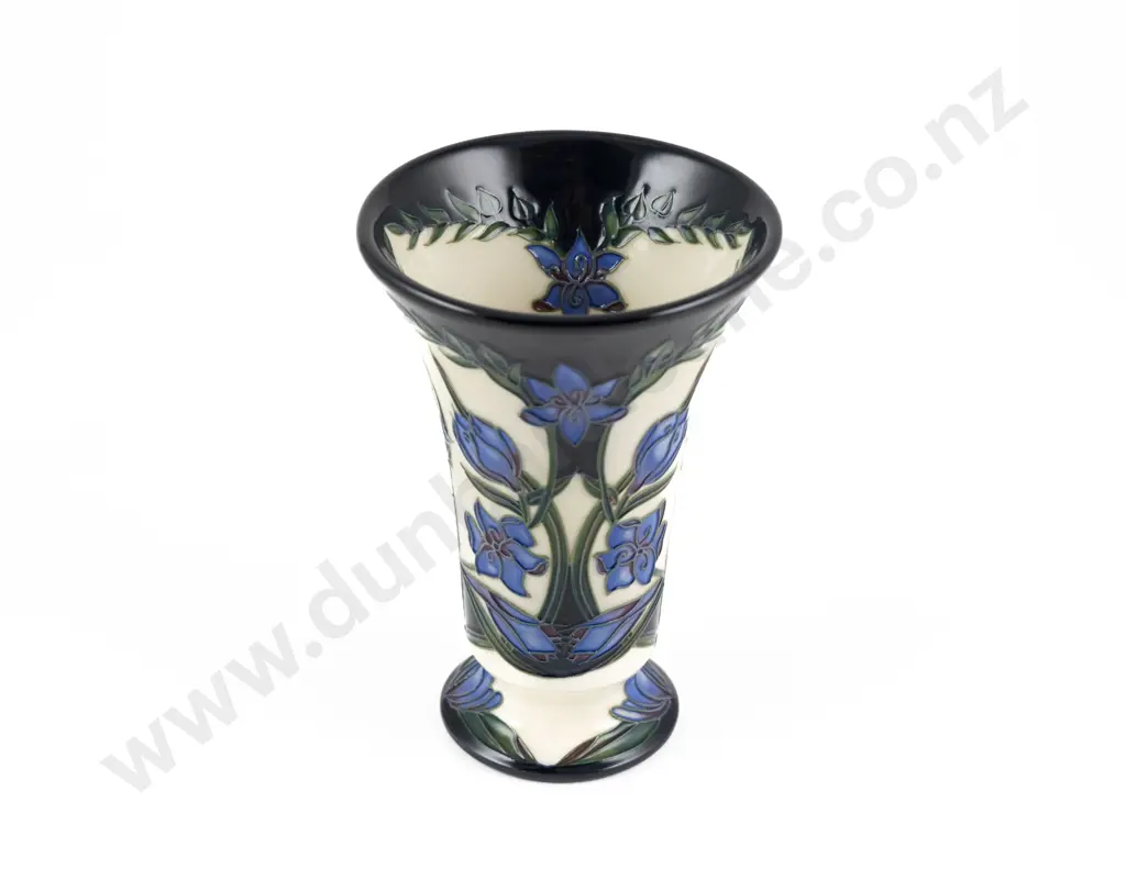 Modern Moorcroft Kaffir Lily Pattern Vase Designed By Shirley Hayes Image 1++