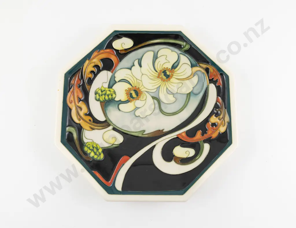 Modern Moorcroft NZ Mt Cook Lily Pattern Octagonal Plate Image 1++