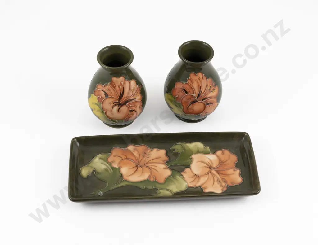 Walter Moorcroft Coral Hibiscus Pattern Rectangular Pen Tray & Pair Of Small Baluster Vases Image 1++