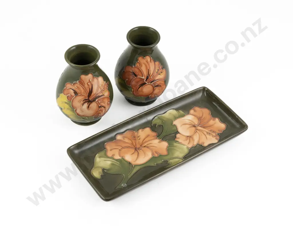 Walter Moorcroft Coral Hibiscus Pattern Rectangular Pen Tray & Pair Of Small Baluster Vases Image 1++