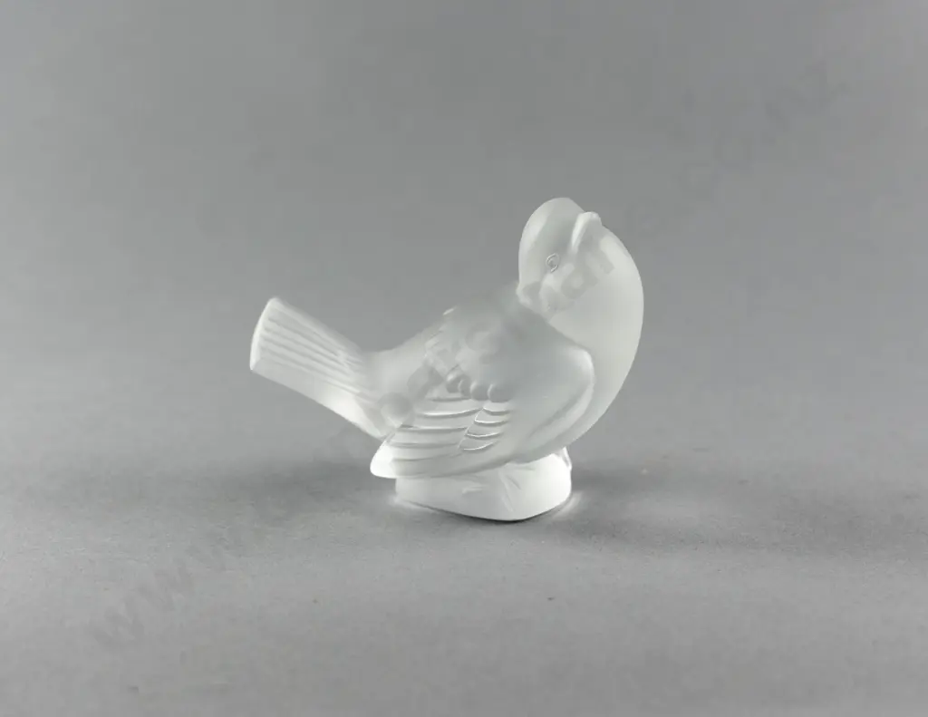 Lalique Frosted Glass "Moineau Moquer" Bird Paperweight Image 1++