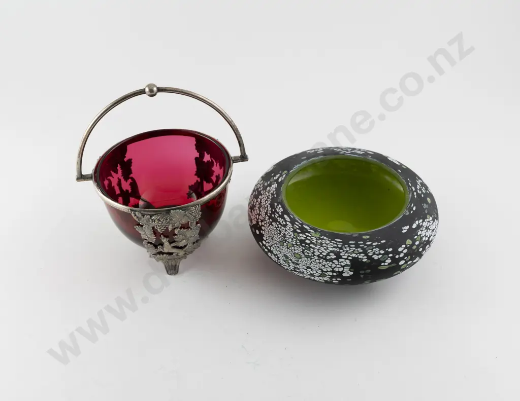 Art Glass Circular Bowl Image 1++