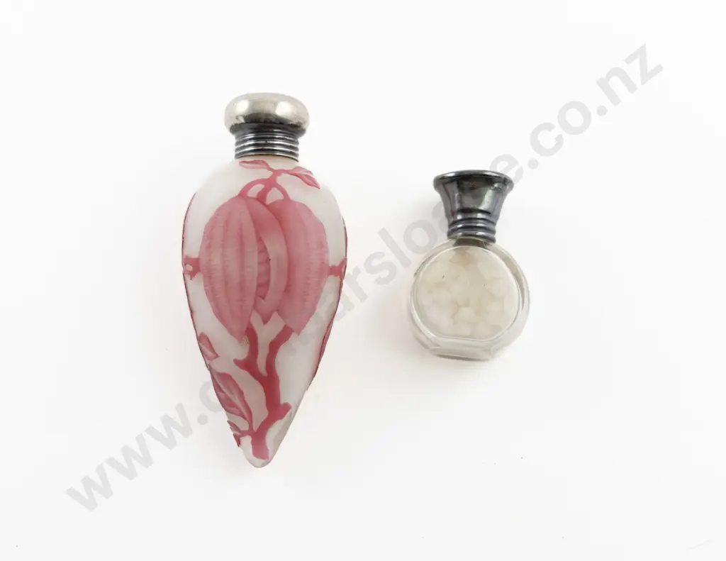 Webb Silver Top Cameo Glass Scent Flask Image 1++