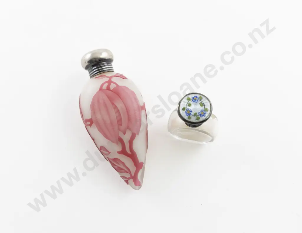 Webb Silver Top Cameo Glass Scent Flask Image 1++