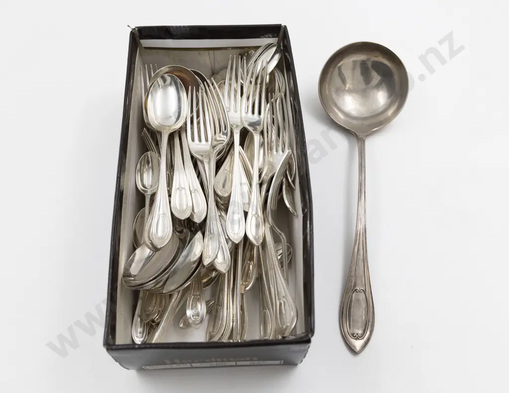 Fine Quality Geo V S/S 77pce Suite Of Cutlery By Walker & Hall Image 1++
