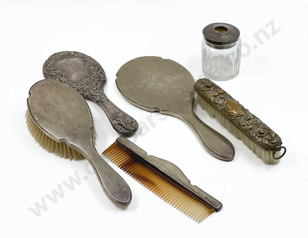 Quantity of Assorted S/S Vanity Items Image 1++