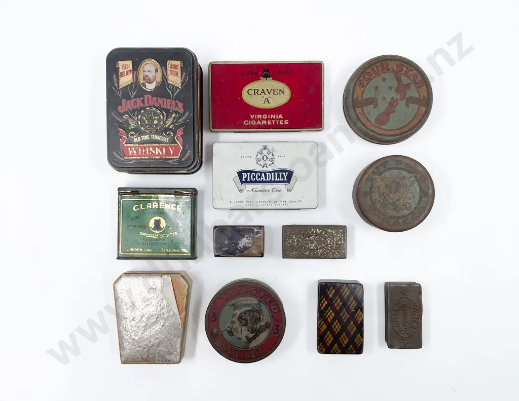 Quantity of Assorted Vintage Tins Image 1++