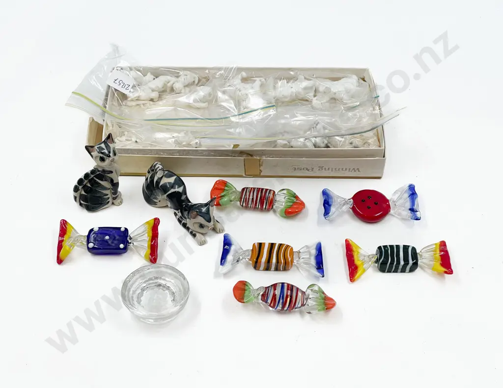 Small Quantity of Art Glass Ornaments etc Image 1++