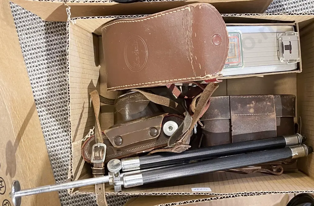 Quantity of Assorted Vintage Cameras etc Image 1++