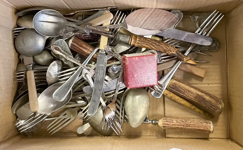 Quantity of Assorted Cutlery etc Image 1++