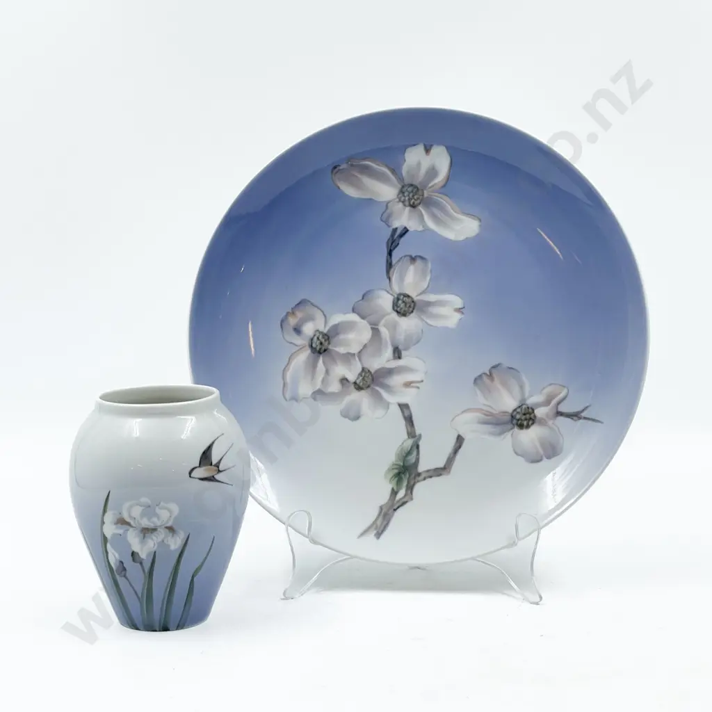 Royal Copenhagen Plate with Small Vase Image 1++