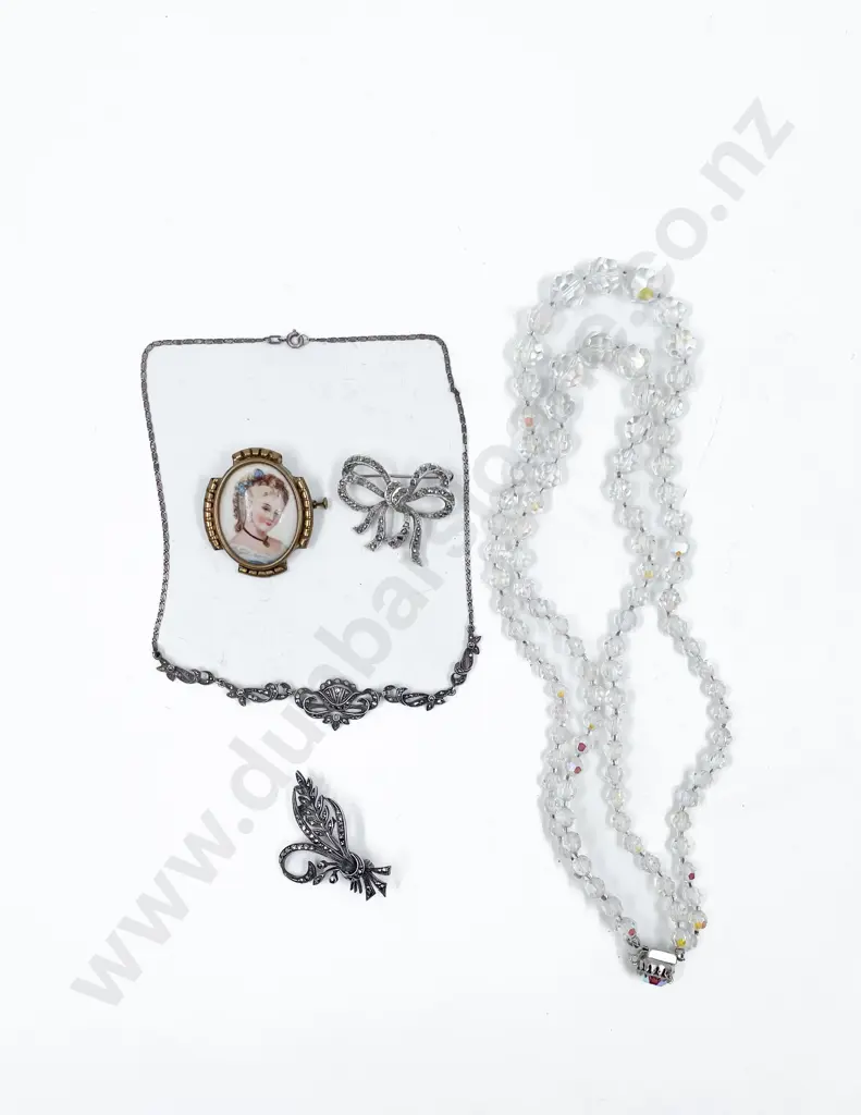 Bag of Assorted Costume Jewellery Image 1++