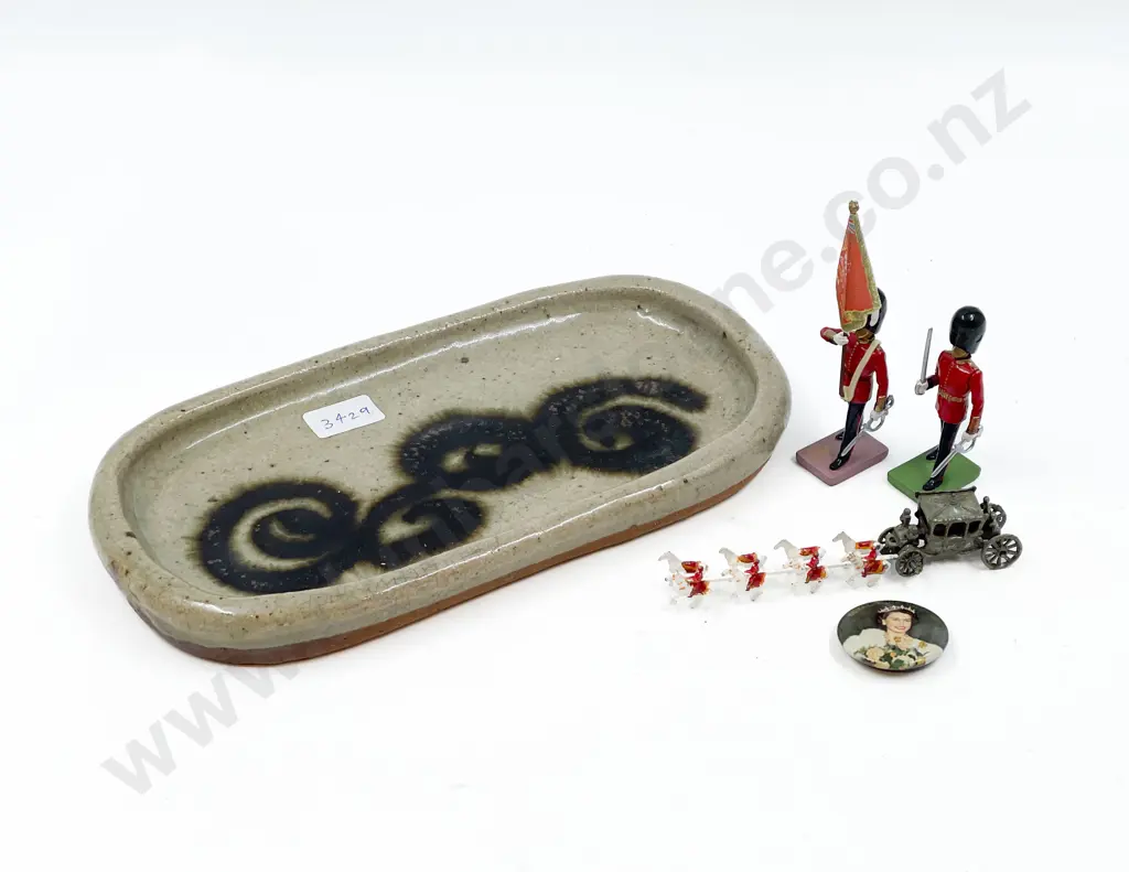 Small Quantity of Assorted Including Lead Figures etc Image 1++