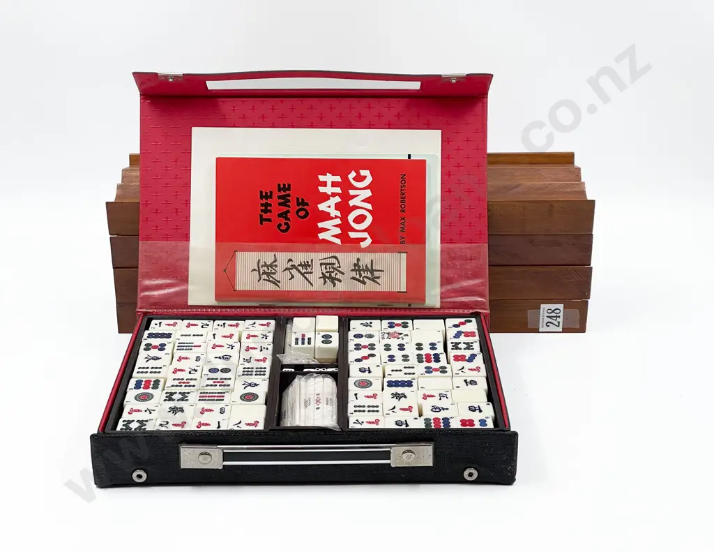 Cased Mahjong Set with Four Counter Holders Image 1++