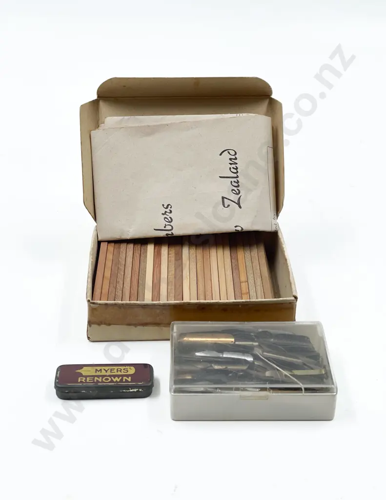 Small Quantity of Assorted Small Fountain Pen Nibs and Small Timber Slides Image 1++
