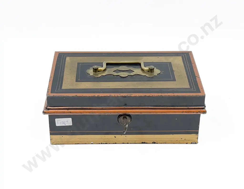 Vintage Tin Cash Box Image 1++