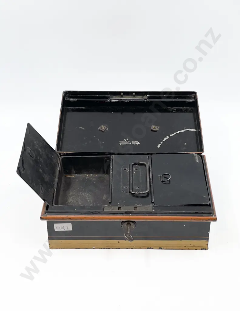 Vintage Tin Cash Box Image 1++