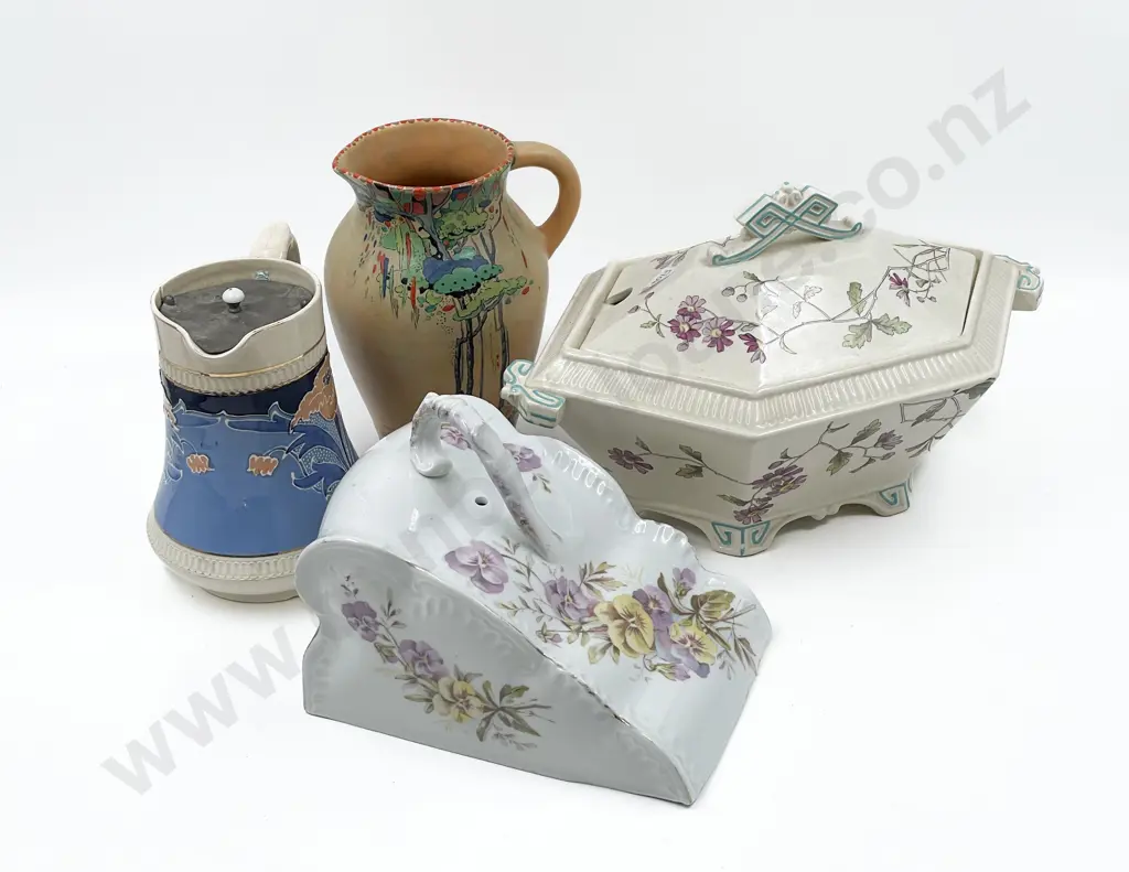 Cheese Cover with Tureen and Two Jugs Image 1++
