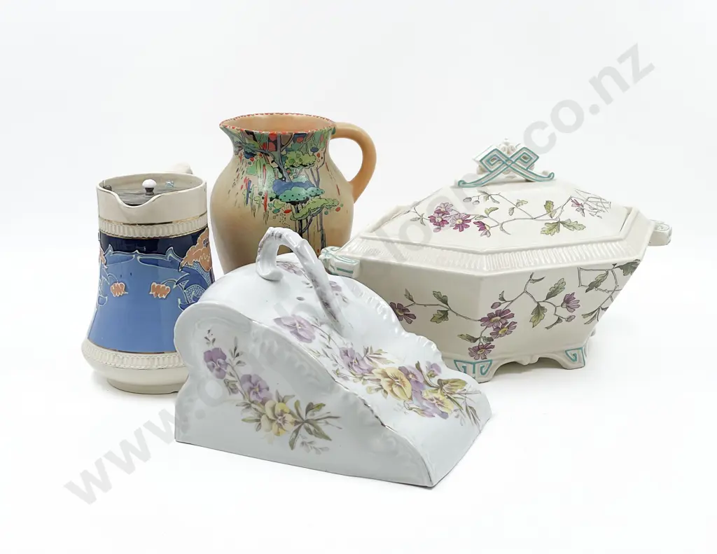 Cheese Cover with Tureen and Two Jugs Image 1++