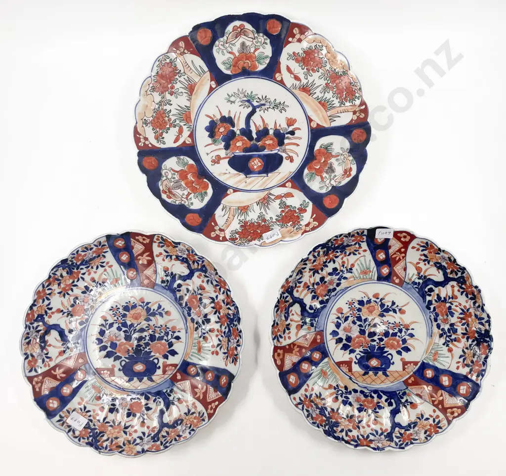 Three Imari Pattern Plates Image 1++