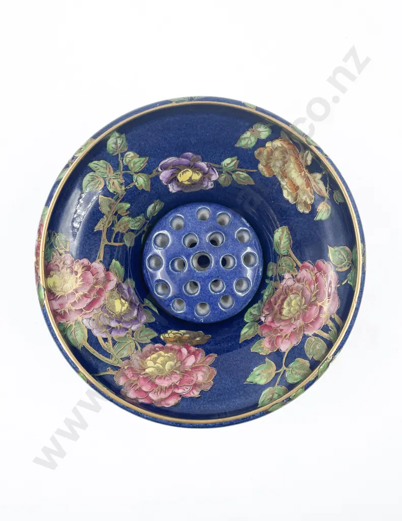 Maling Footed Centre Bowl with Vase Frog Image 1++