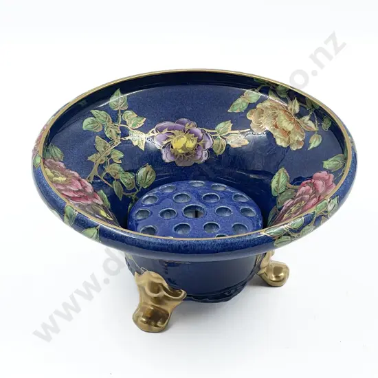 Maling Footed Centre Bowl with Vase Frog