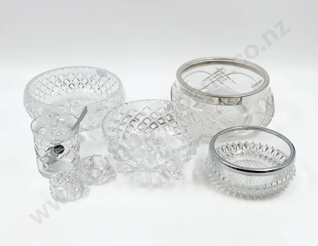 Small Quantity of Assorted Crystal and Glassware Image 1++
