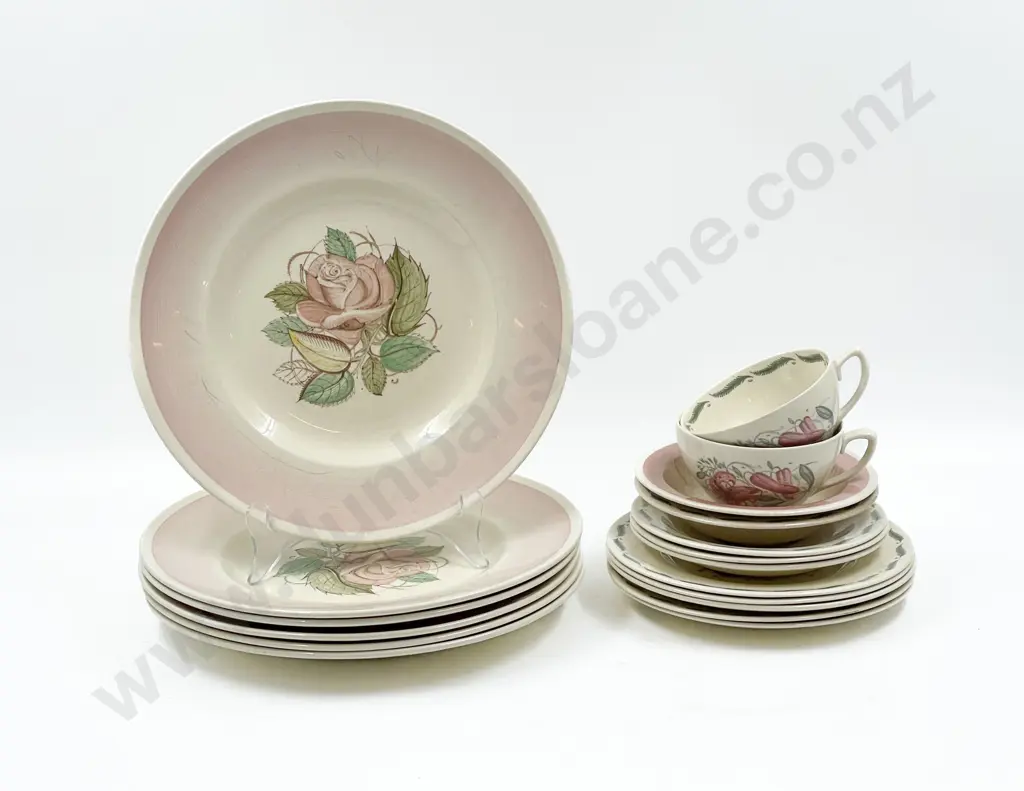 Quantity of Assorted Susie Cooper Plates and Tea China Image 1++