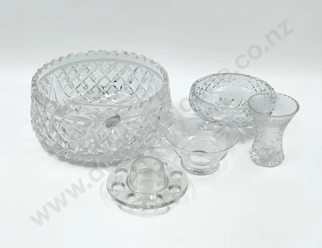 Quantity of Assorted Crystal with Decanter Image 1++