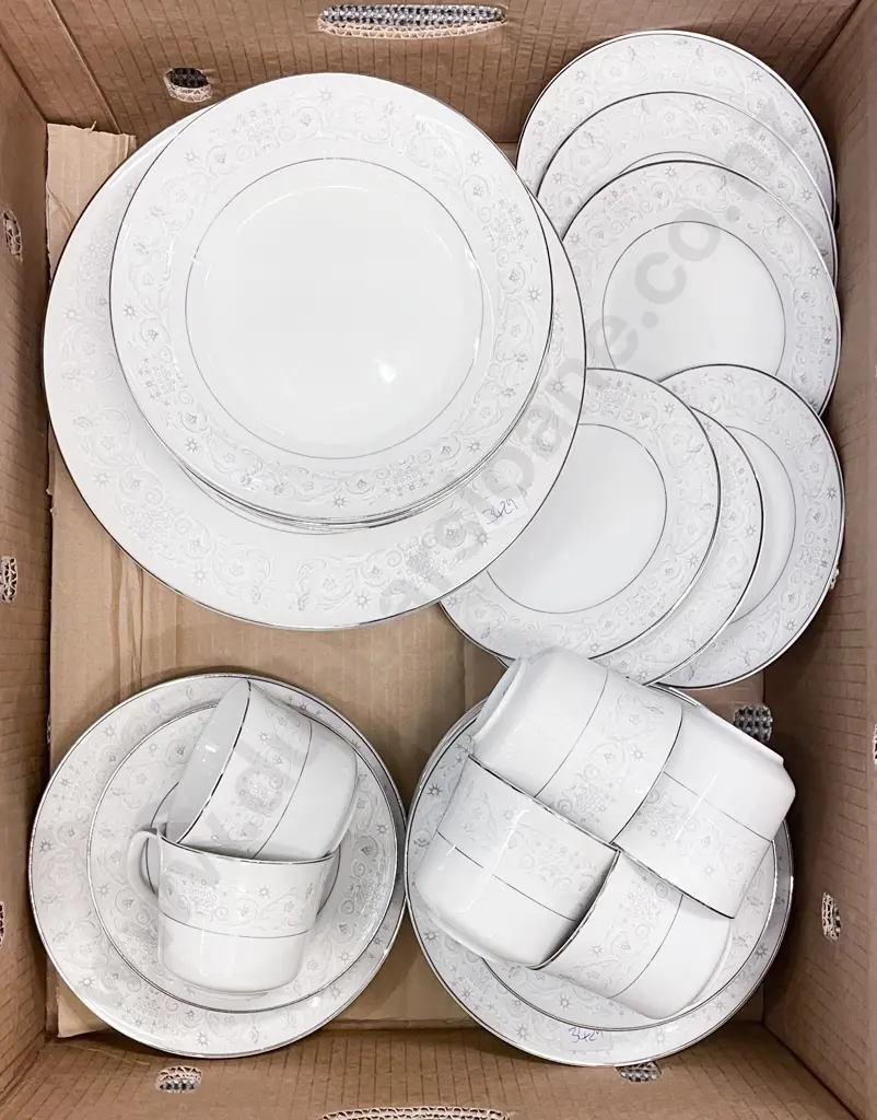 Noritake Part Dinner Set Image 1++