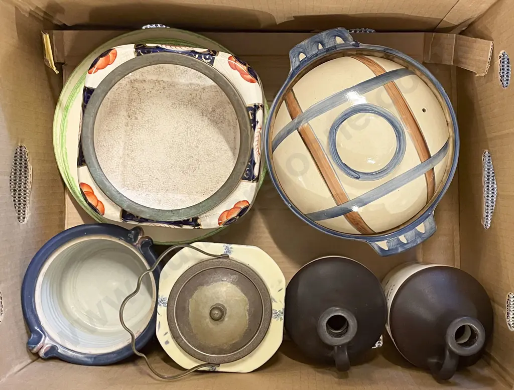 Box of assorted China and Crockery Image 1++