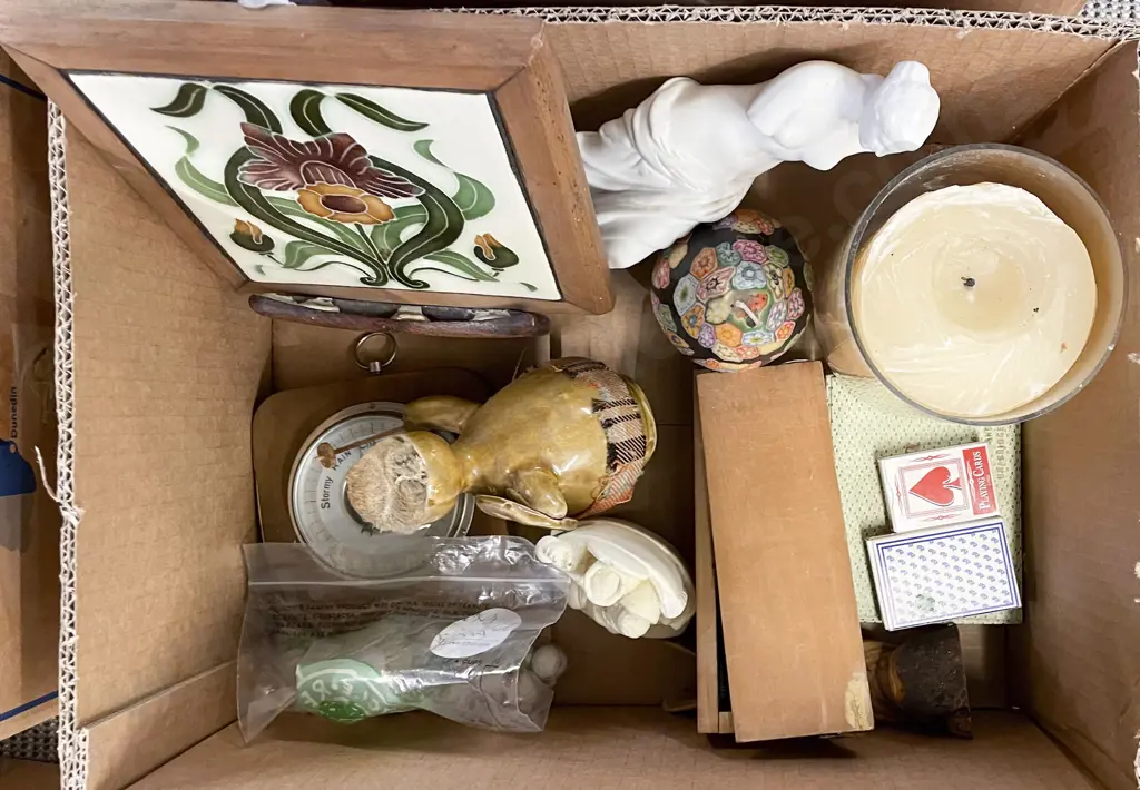 Box of Assorted Ornaments etc Image 1++