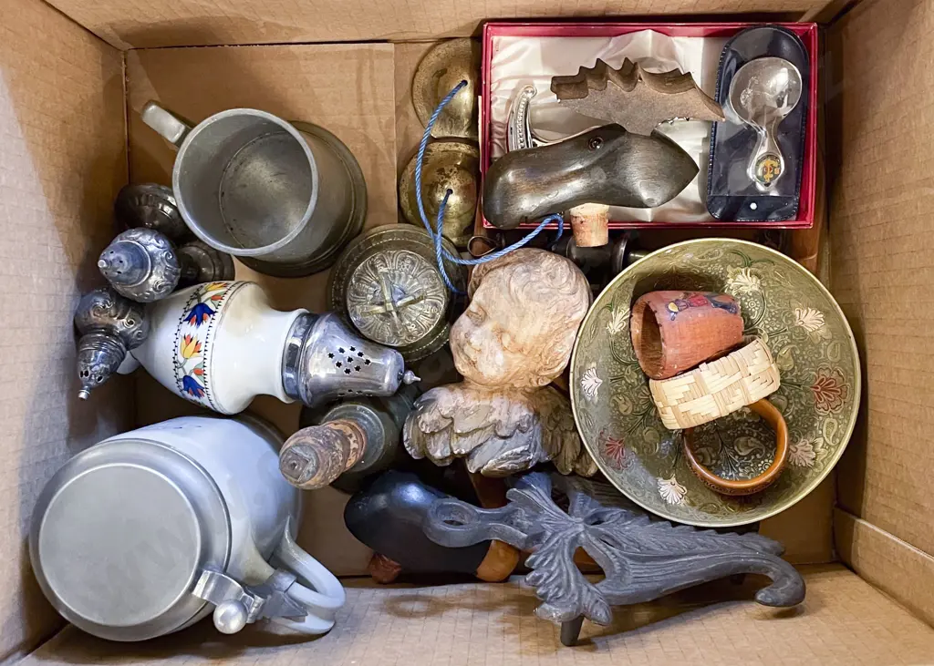 Box of Assorted Ornaments and Metal Ware etc Image 1++