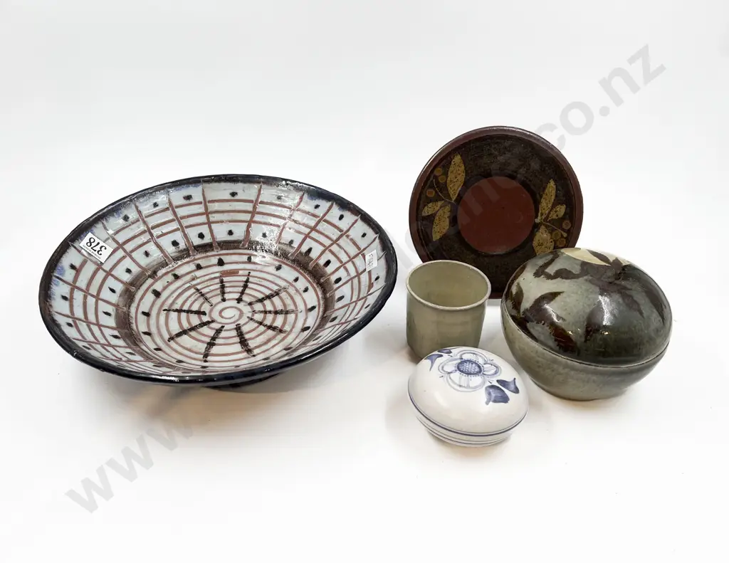 Quantity of Assorted Pottery Image 1++