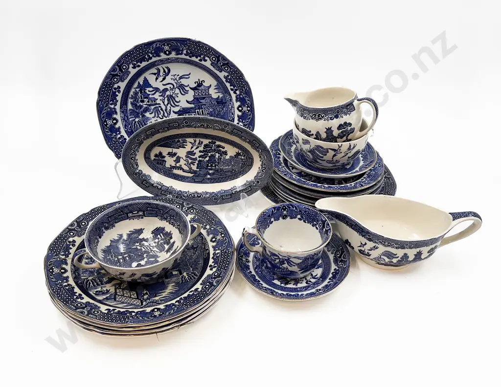 Quantity of Assorted Blue and White Willow Pattern China Image 1++