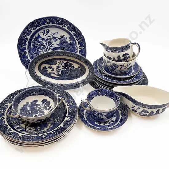 Quantity of Assorted Blue and White Willow Pattern China