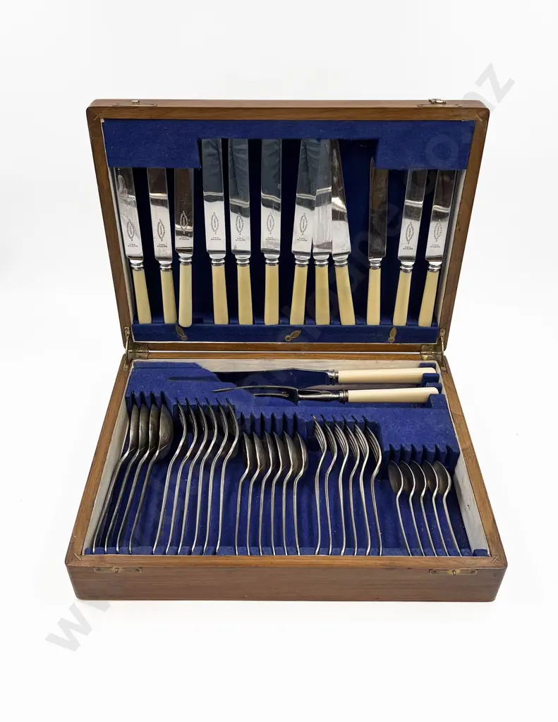 Canteen of Cutlery Image 1++