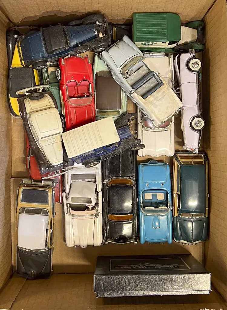 Quantity of Assorted Unboxed Model Cars Image 1++