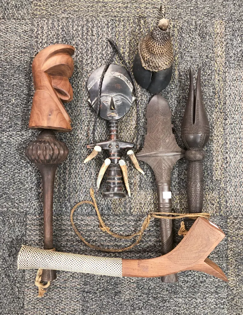 Quantity of Assorted Tribal Items and Ornaments Image 1++