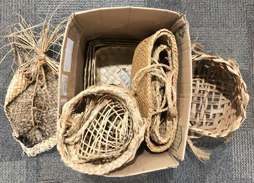 Box of Assorted Wicker Baskets Etc. Image 1++