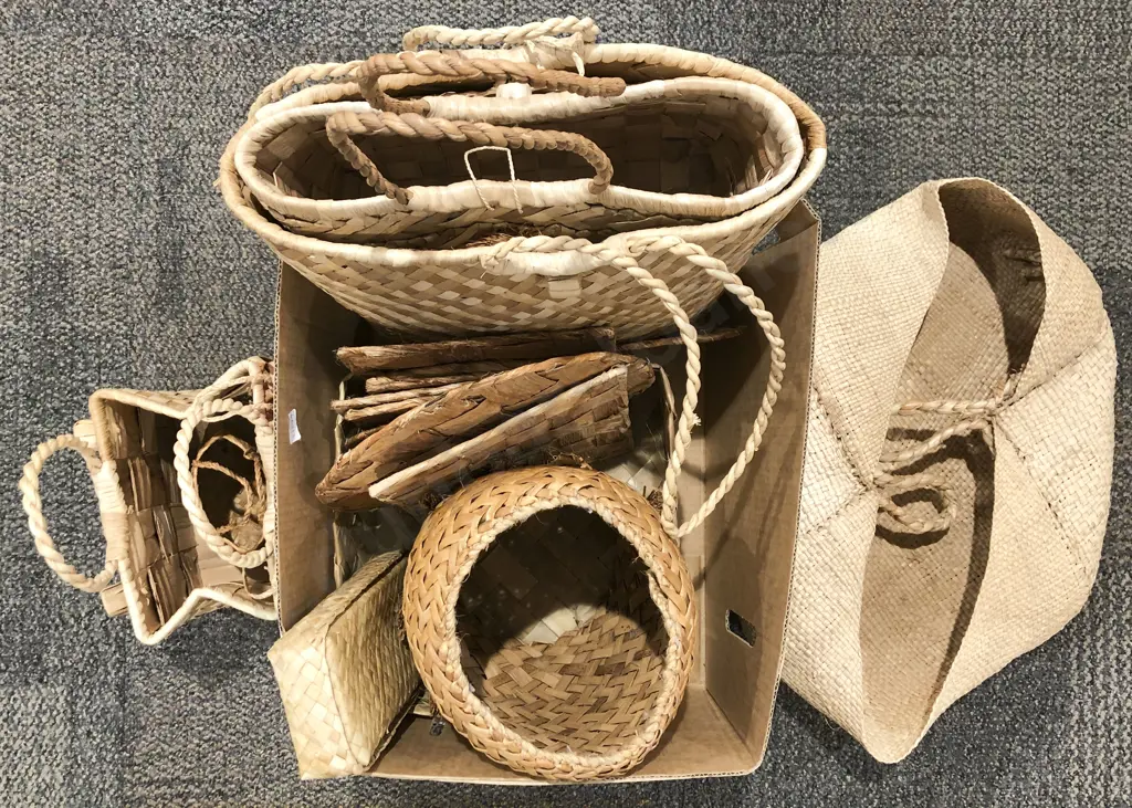 Box of Assorted Wicker Baskets Etc. Image 1++
