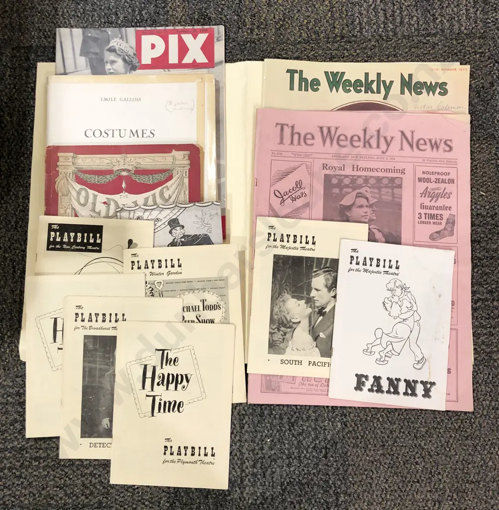 Quantity of Assorted Vintage Reading Materials Image 1++
