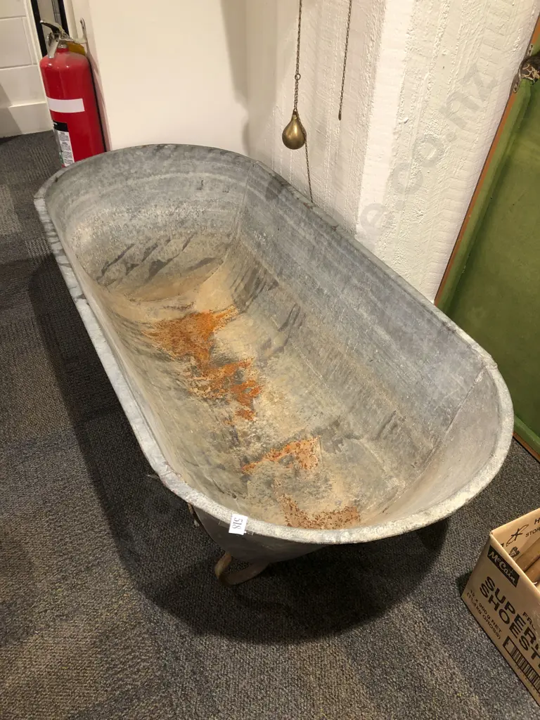 Vintage Metal Tub Image 1++