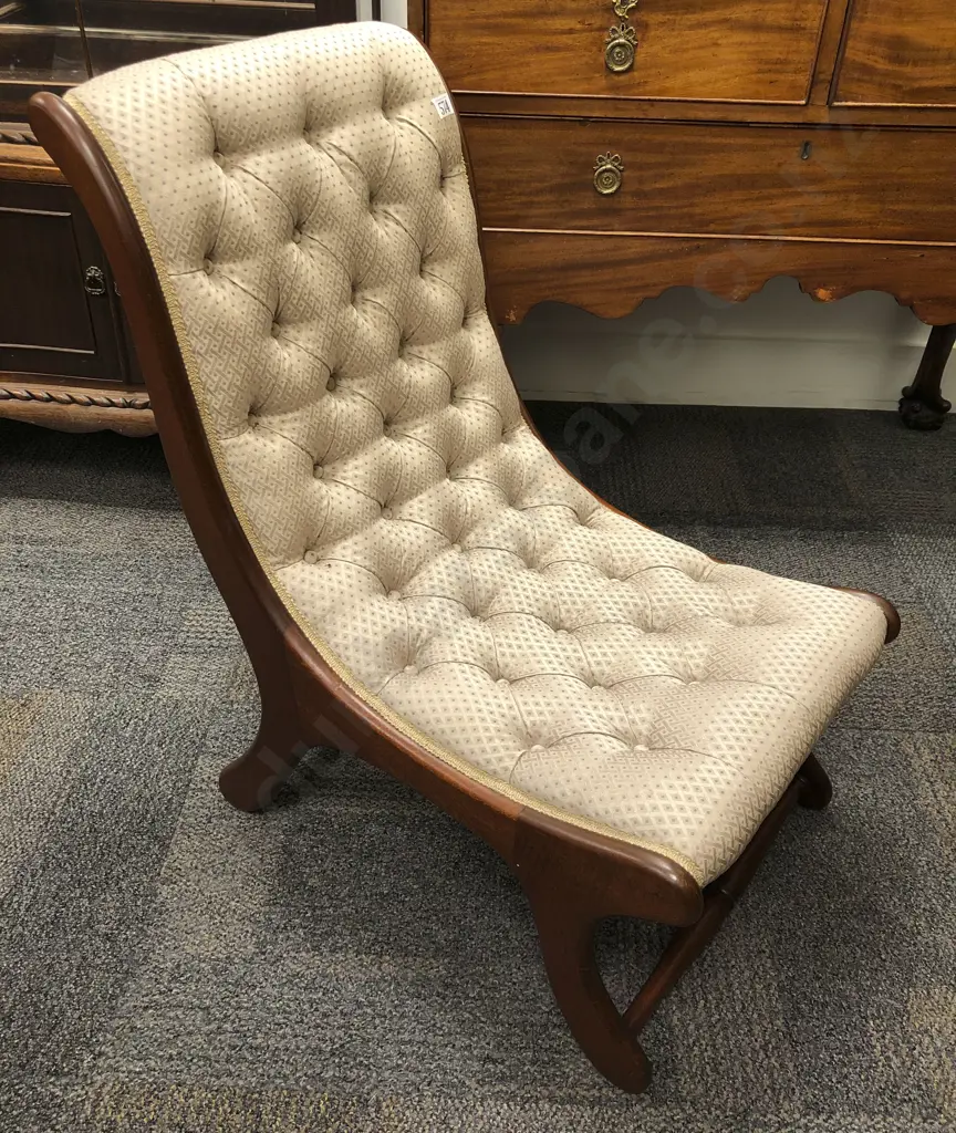 Button Back Nursing Chair Image 1++