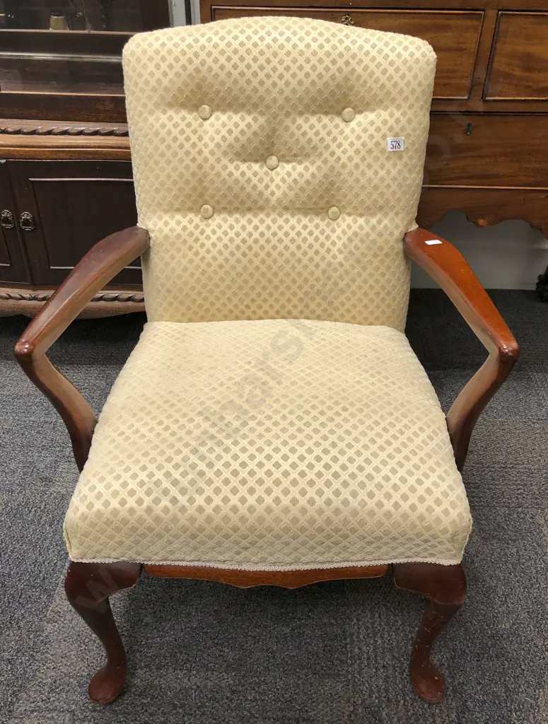 Button Back Armchair Image 1++