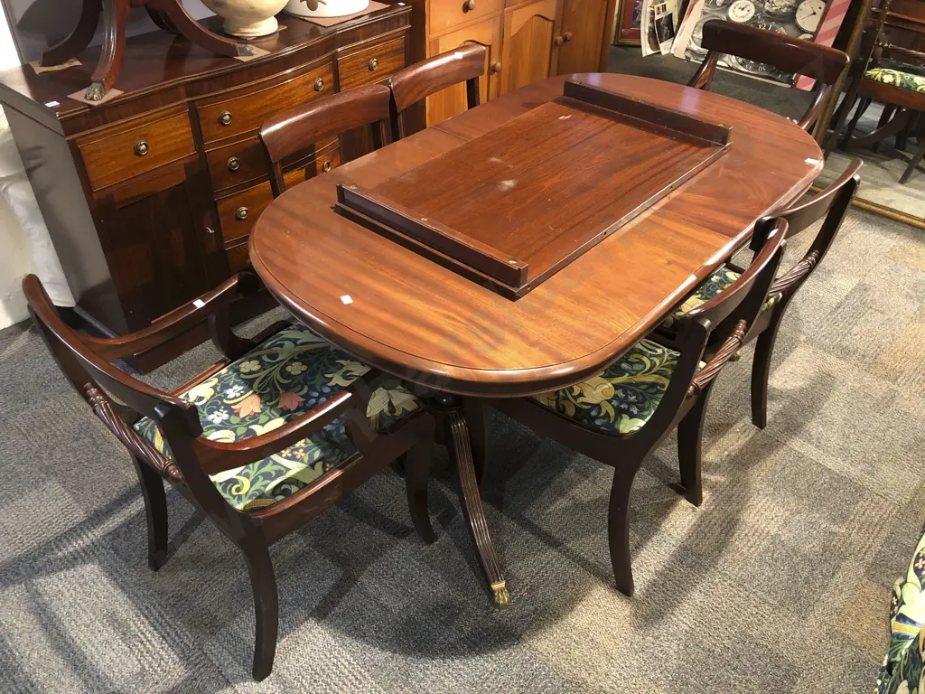 Mahogany Extension Dining Table with Six Dining Chairs Image 1++